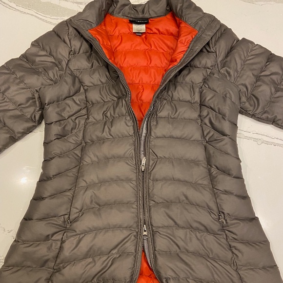 Patagonia Women’s Down Parka - Picture 5 of 6